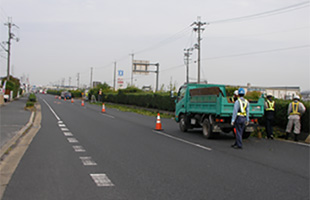 国道25号他街路樹維持工事